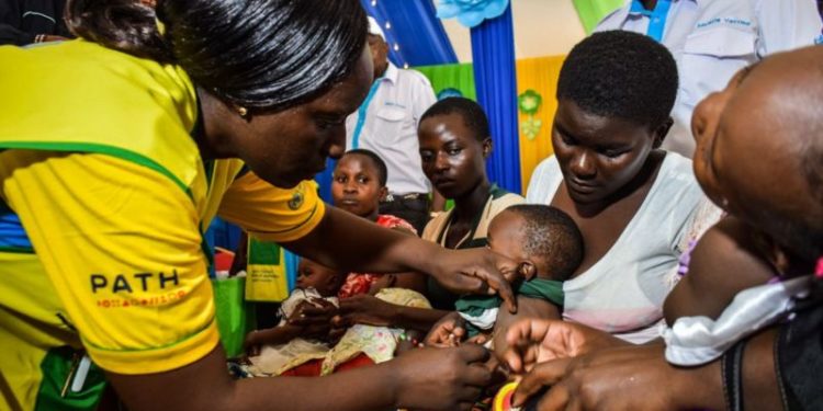 OBSH rekomandon vaksinën e parë kundër malarias