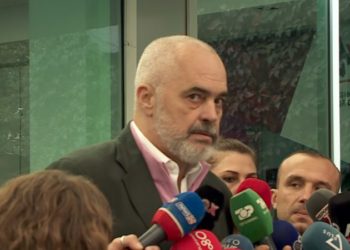 Rama: Qeshni se ju bën mirë. Shqipëria do të ketë shumë shpejt satelitë