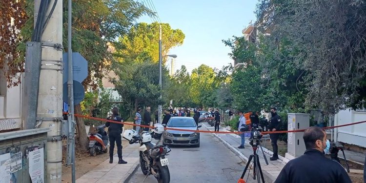 Krimi makabër në Greqi, dorëzohet 20-vjeçari që masakroi nënën