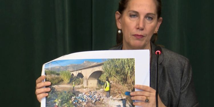 Fotot që “skuqën” nga turpi kryetarët e bashkive