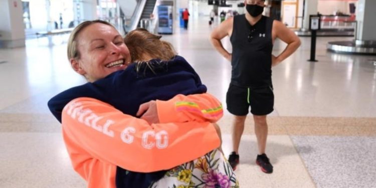 Pas 18 muajve bllokim, Australia heq ndalimin e udhëtimit jashtë vendit