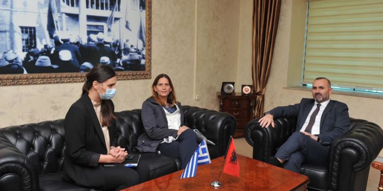 Jo vetëm Real Madrid, menaxheri i Lewandowski-t fut në lojë edhe një ekip tjetër