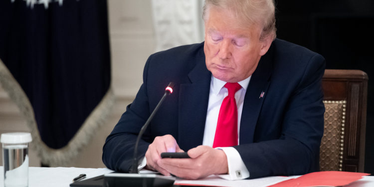 Trump i kërkon një Gjykate federale në SHBA që t’i rikthehet llogaria në Twitter