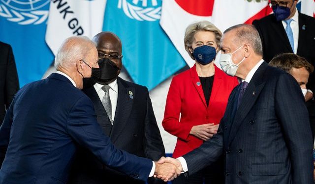 Zyrtari amerikan: Biden do ta paralajmërojë Erdoganin kundër “veprimeve të ngutshme”