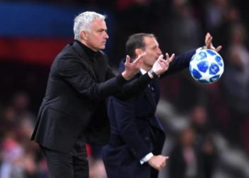 Dueli Mou-Allegri, të ngjashëm në fushë, të kundërt jashtë