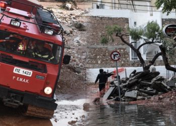 Stuhia “Balos” në Greqi përmbyt shtëpi dhe dyqane, nesër mbyllen shkollat në disa zona të vendit