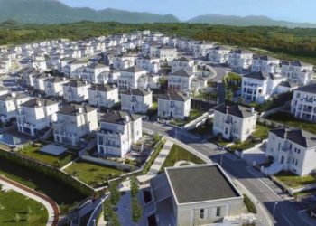 Estradë me tekstet shkollore/ Lagjja e miliarderëve në Tiranë iu prezantohet nxënësve në tekstin e historisë si modeli i fshatit shqiptar