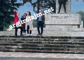Yuri Kim “kapet mat” në Përmet, fundjavë me Mirela Kumbaron dhe ambasadorët e Suedisë dhe Italisë (FOTO)