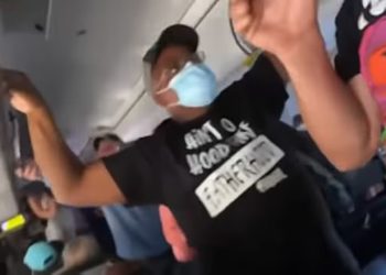 Motori i avionit me 102 pasagjerë merr flakë, hapen dyert e emergjencës