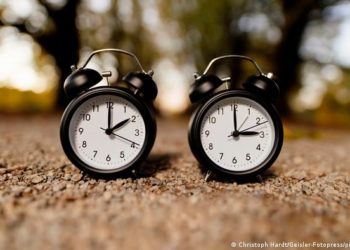 DW: Debati për ndërrimin e orës në BE