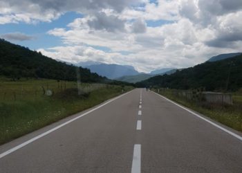 Aksident në Përmet, 37-vjeçari i bërë tapë dhe pa patentë arrestohet nga policia