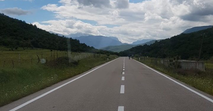 Aksident në Përmet, 37-vjeçari i bërë tapë dhe pa patentë arrestohet nga policia