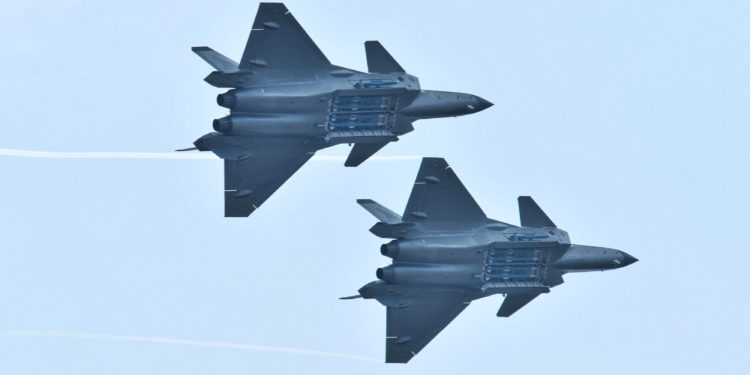 Avionë ushtarakë kinezë mbi qiellin e Tajvanit për 4 ditë, alarm për rrezik lufte