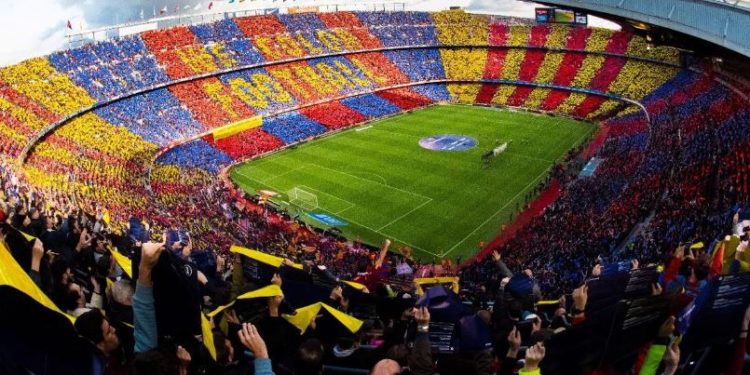 “El Clasico” mbush plotë stadiumin ‘Camp Nou’, priten 90 mijë tifozë