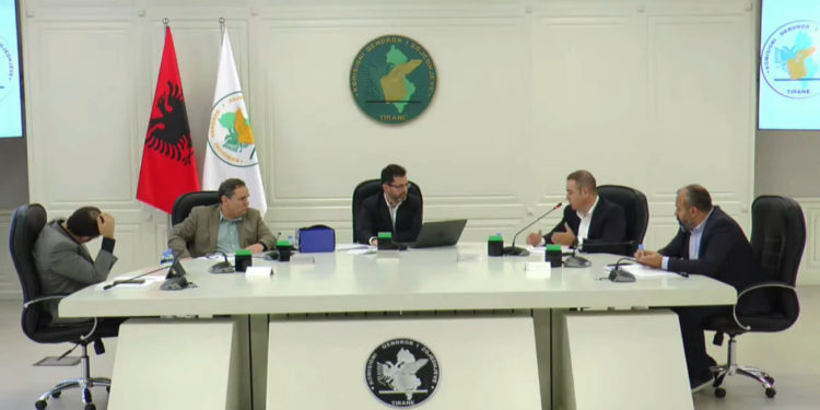 KQZ kërkon rishikim të materialit zgjedhor dhe pajisjeve të teknologjisë