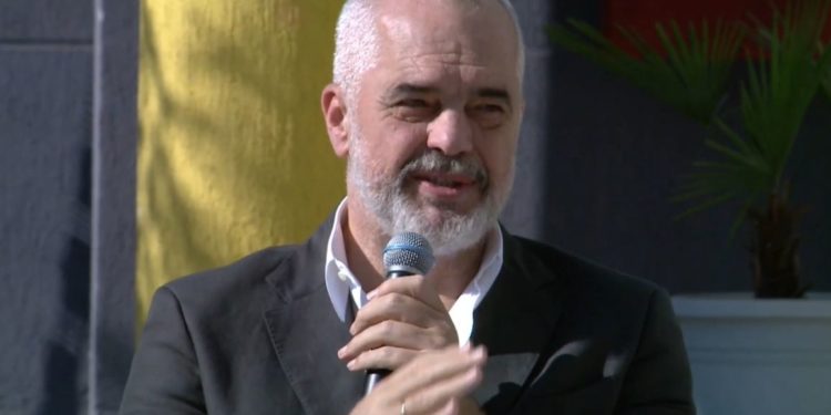 Rama bashkëbisedim me të rinjtë: Po bëjmë çmos që të sjellim universitete të huaja në Shqipëri