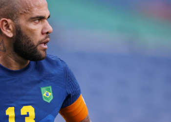 Iu vetofrua, Barcelona i mbyll dyert Dani Alves