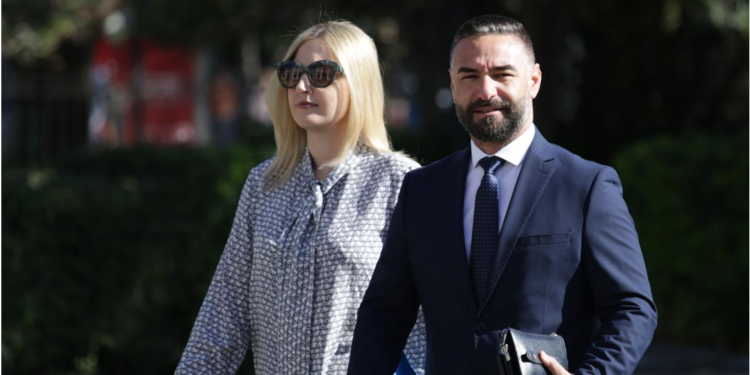 Deputeti i PD: Berishën në Vlorë e shoqëruan ish-drejtorët që nuk dalin dot në qytet se u kërkojnë bakshishin që u kanë marrë njerëzve