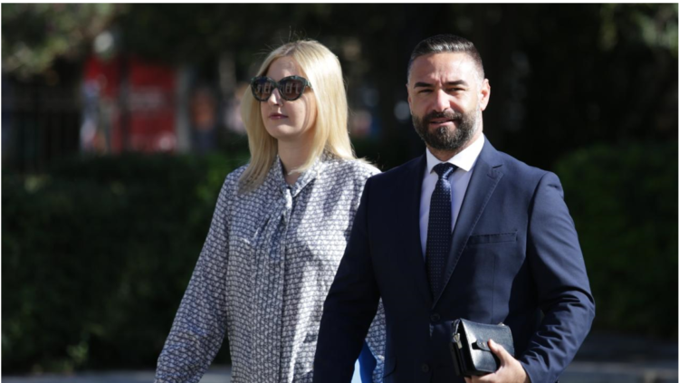 Deputeti i PD: Berishën në Vlorë e shoqëruan ish-drejtorët që nuk dalin dot në qytet se u kërkojnë bakshishin që u kanë marrë njerëzve