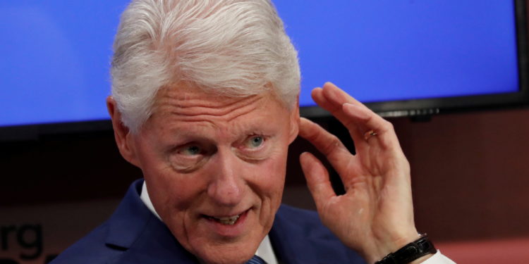 Bill Clinton shtrohet në spital