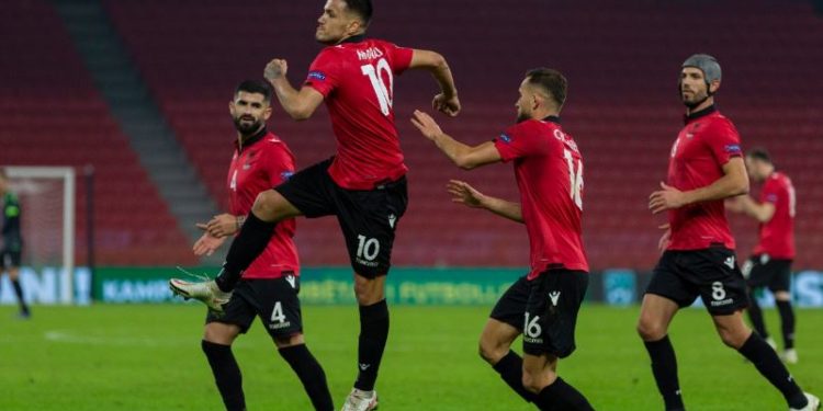 E fundit/ Formacionet zyrtare: Reja reja befason me titullarët