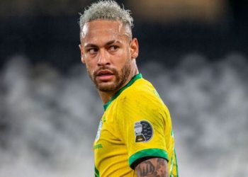 Neymar i revoltuar me kritikët: Jeta private më takon vetëm mua
