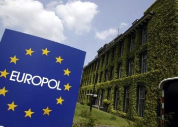 Aksion i madh nga Europol/ 150 të arrestuar në të gjithë botën, sekuestrohen miliona euro, drogë e armë