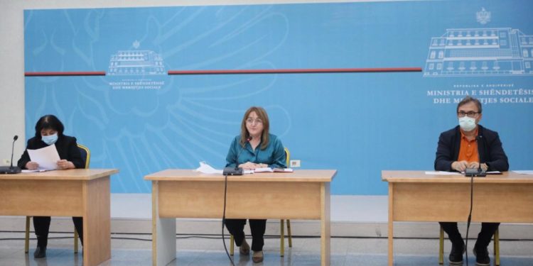 Vendimi: Nga 1 nëntori, qytetarët mbi 60 vjeç në Shqipëri do të bëjnë dozën e tretë të vaksinës