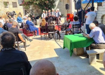 Promovohet në Tepelenë libri i Et’hem Rukës, “Rikthim në vendlindje”