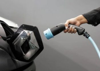 Rritja e çmimit të naftës/ Shtohen shitjet e makinave elektrike në Bashkimin Europian