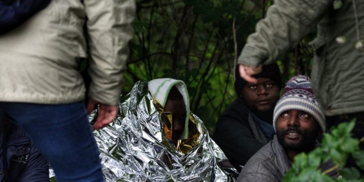 Polonia miraton ligj për dëbimin e migrantëve