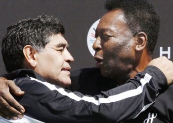 Paralajmërimi i Martinez: Rrezikojmë të fshijmë kujtimin e Maradona dhe Pele