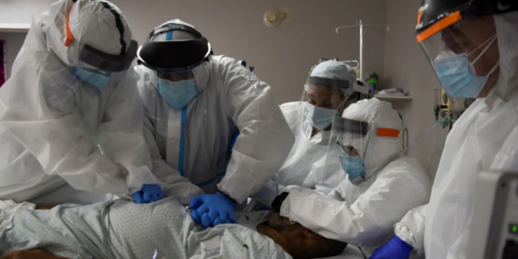 Studimi evropian: Pacientët me COVID-19 me simptoma të buta, rrezik të shtuar për mpiksje të gjakut