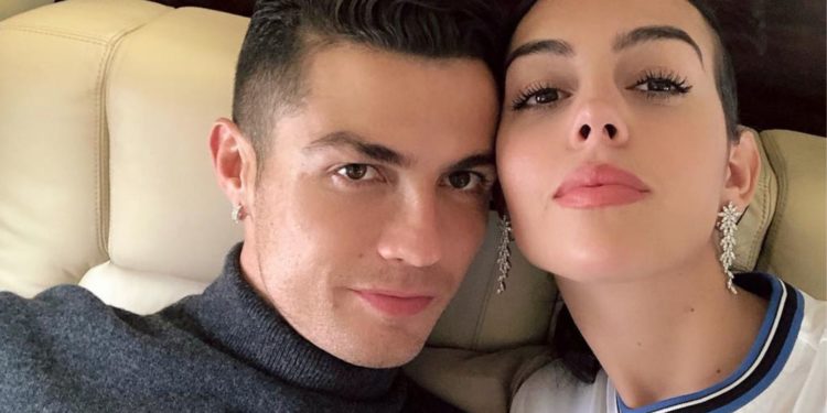 Presin binjakë, Cristiano Ronaldo dhe Georgina ndajnë lajmin e bukur (foto)