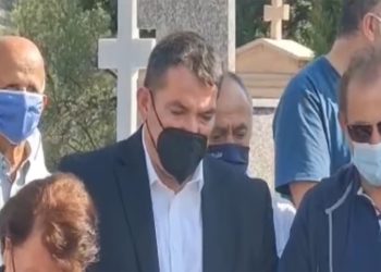 Ceremonia në Bularat, Pirro Dhima në krah të prindërve të ekstremistit Kacifas