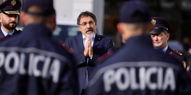 1200 aplikime deri më tani/ Çuçi thirrje të rinjve që duan t’i bashkohen Policisë së Shtetit: Nisni karrierën duke ruajtur integritetin moral dhe profesional