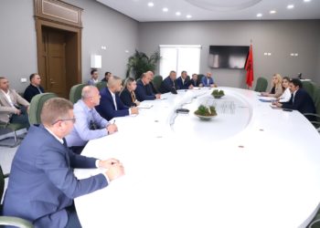 Çuçi mbledh drejtuesit e IKMT: Nisni shembjen e ndërtimeve që nuk legalizohen