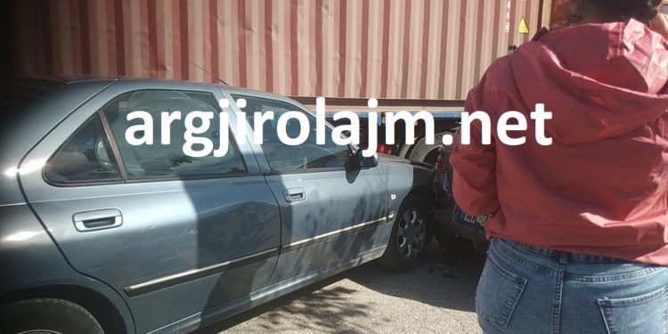 Aksident në Gjirokastër, përplasen dy makina te Ura e Lumit (VIDEO)