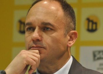 Politikani opozitar serb: Vuçiçi operon me sistemin e politikës së Millosheviçit