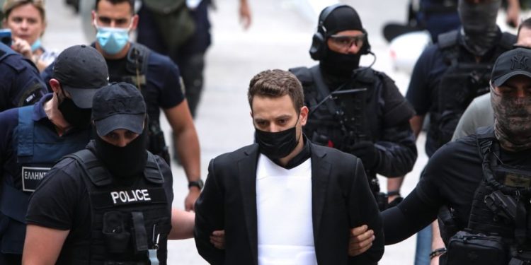 “Alo policia, ndihmë…”, zbardhet biseda e pilotit që shokoi Greqinë, ja si tentoi të gënjente policinë pasi vrau gruan