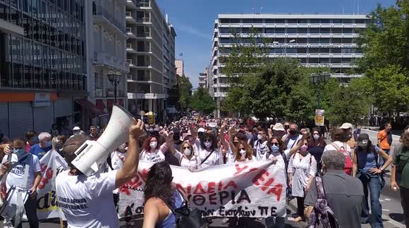 Mësuesit në Greqi nisin grevë 24-orëshe kundër ligjeve arbitrare në arsim