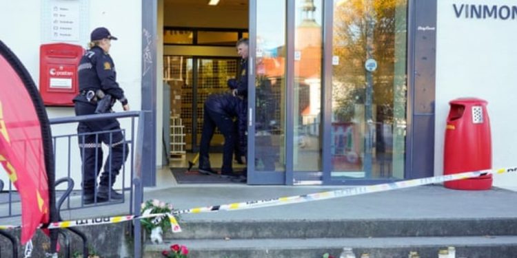 Viktimat e sulmit në Norvegji janë therur, nuk janë qëlluar me shigjeta, thotë policia