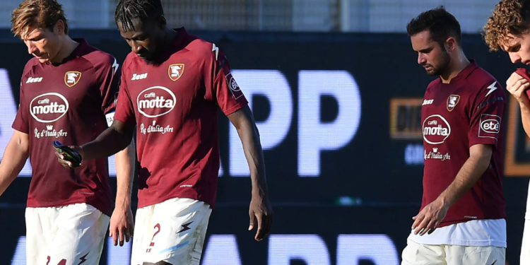 ZYRTARE: Bie edhe një tjetër kokë në Serie A. “Sjellje e patolerueshme dorëzimi”. Zgjidhet trajneri i ri