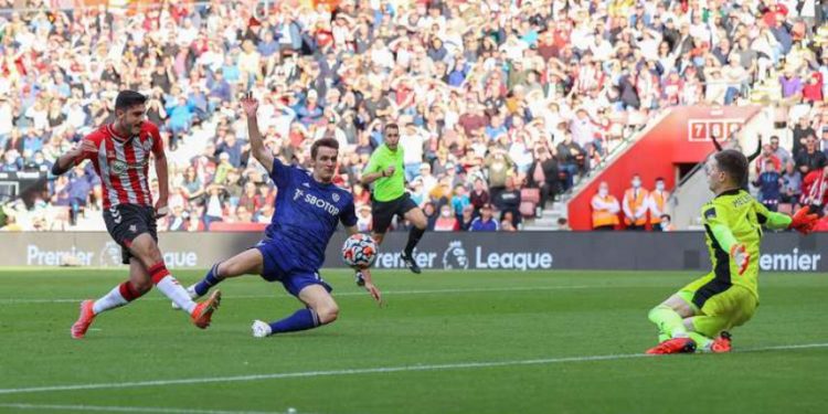 Moment magjik për Armando Brojën, shënon golin e parë në Premier Ligë dhe i jep fitoren ekipit të vet (VIDEO)