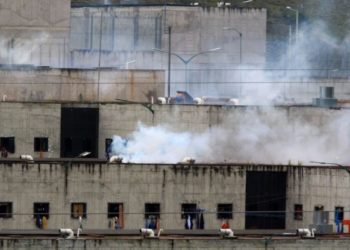 118 persona humbin jetën, policia rikthen kontrollin në burgun e Ekuadorit