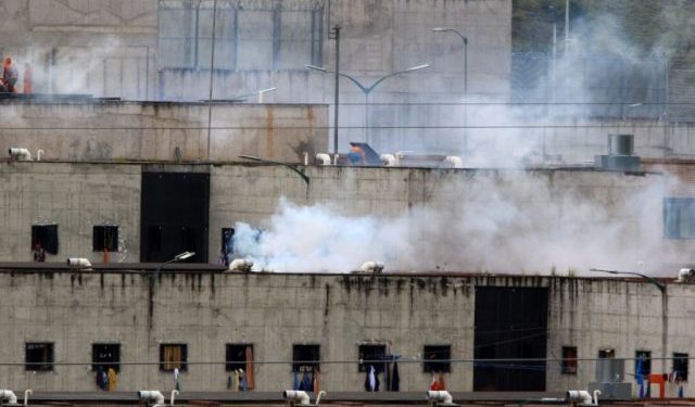 118 persona humbin jetën, policia rikthen kontrollin në burgun e Ekuadorit