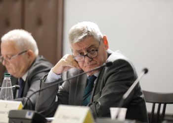 “Legen, jam 64-vjeç dhe kam 30-vjet në këtë parlament”, Dash Shehi sherr me Eduart Shalsin