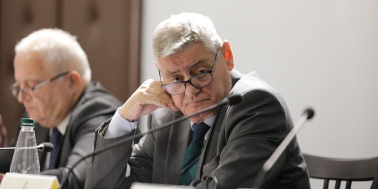 “Legen, jam 64-vjeç dhe kam 30-vjet në këtë parlament”, Dash Shehi sherr me Eduart Shalsin