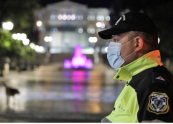 Nata e parë e lirisë totale për të vaksinuarit në Greqi, fillojnë kontrollet e skanimet për të tjerët