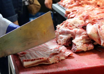 Ndodh në Kretë/ Klienti u ankua për çmimet e “kripura”, kasapi e rreh brutalisht dhe e bën për spital